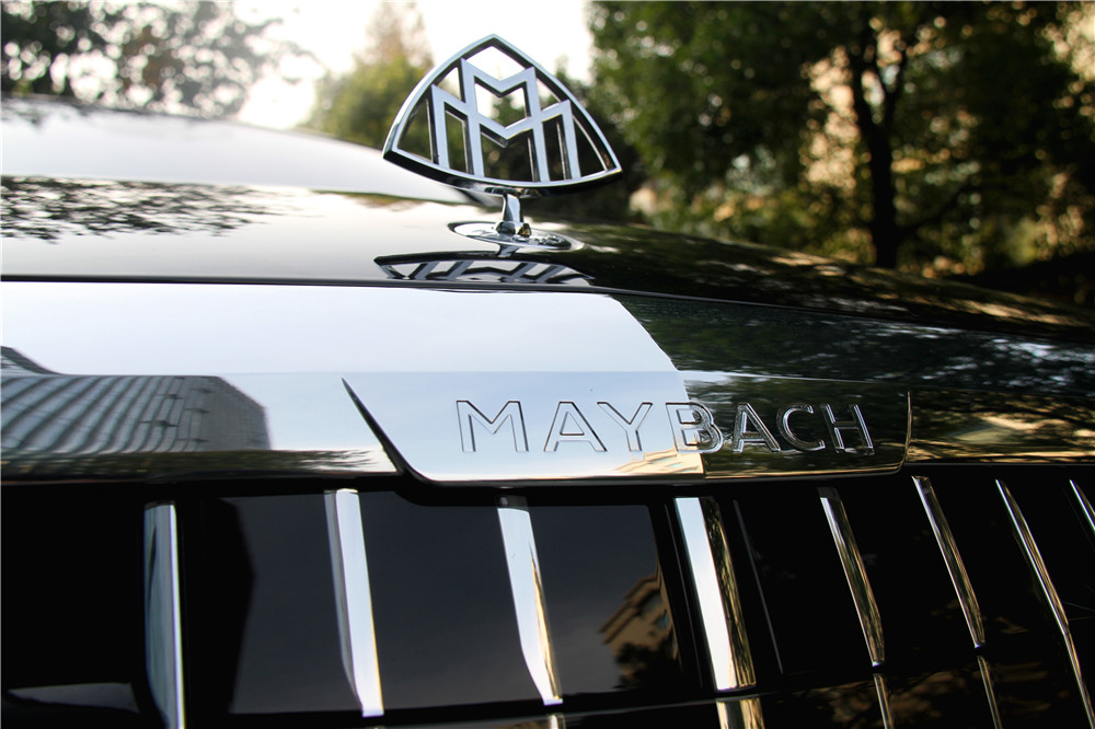 Mercedes-Maybach 奢华礼宾定制座驾，创领时代 巨著